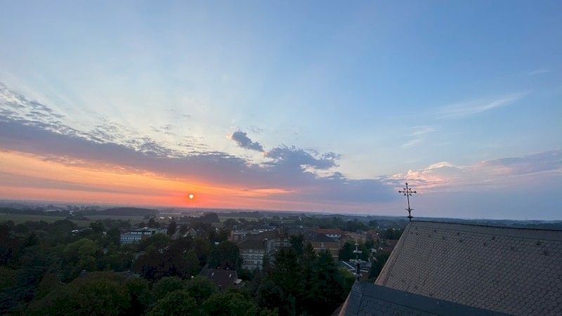 Ein Sonnenaufgang über Steinfurt-Borghorst. Sonnenaufgänge sehen wir uns morgens am Liebsten an.