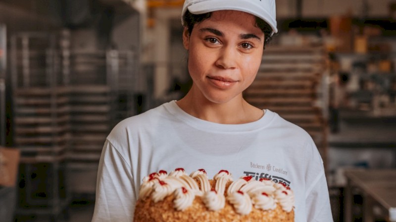 Konditorin mit Frankfurter Kranz